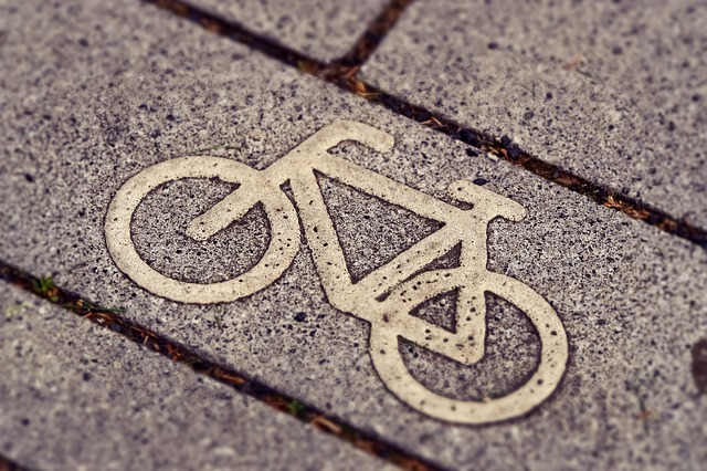 Source: pixabay.com - search: Bicycle Path Road Sign Bicycle Sign Road Marking - Download: 19.12.2022 - CC: 0